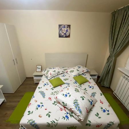Garsoniera Lux Mioritei Bacău Exterior foto
